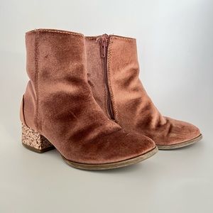 Girls pink/blush velvet and sequin boots